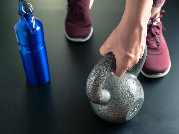 Swing kettlebell co daje i jakie efekty można zauważyć?