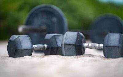 Jak trenować z hantlami żeby uniknąć kontuzji?