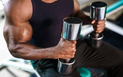 Jakie ćwiczenia z hantlami sprawdzą się podczas domowego treningu?