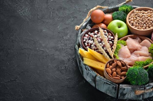 Które produkty zawierają dużo białka i dlaczego warto po nie sięgać?